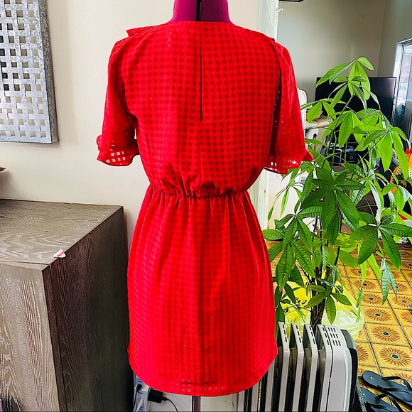 BCBGMAXAZRIA Ruffled V-Neck Cocktail Dress. XS. - Picture 2 of 5